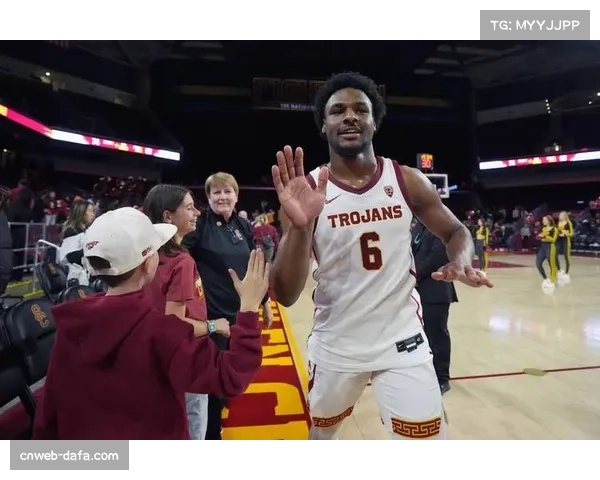 A·史密斯回应勒布朗争议 称自己未针对白人记者 并为布朗尼辩护